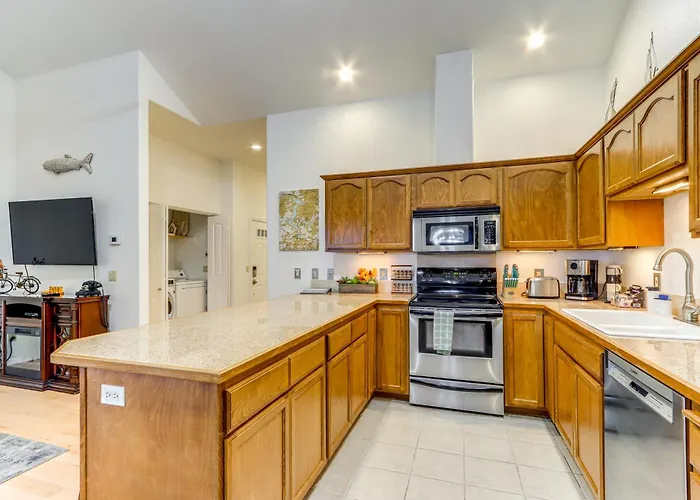 Modern Coeur Dalene Getaway Condo Walk Downtown!