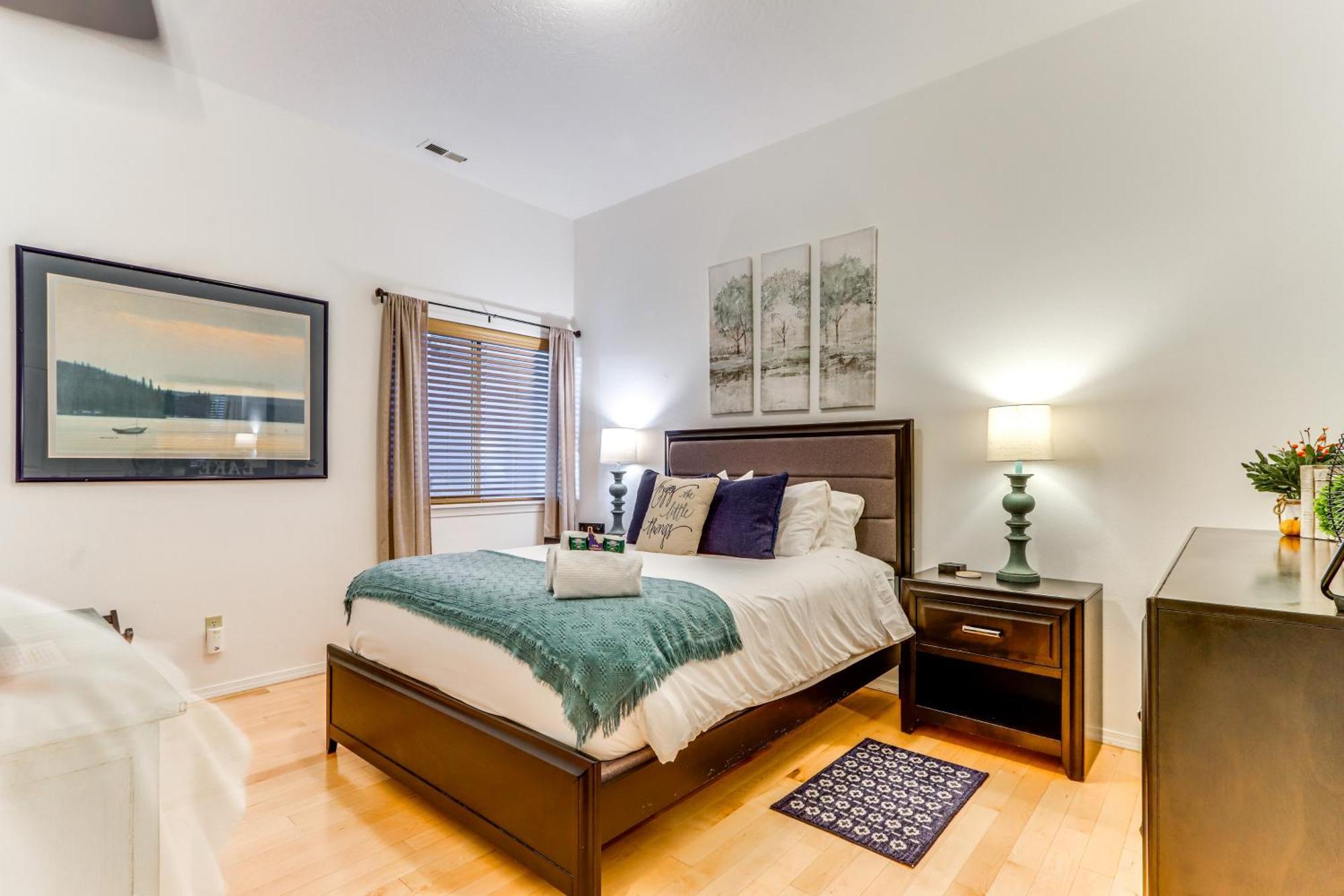 Modern Coeur Dalene Getaway Walk Downtown! *