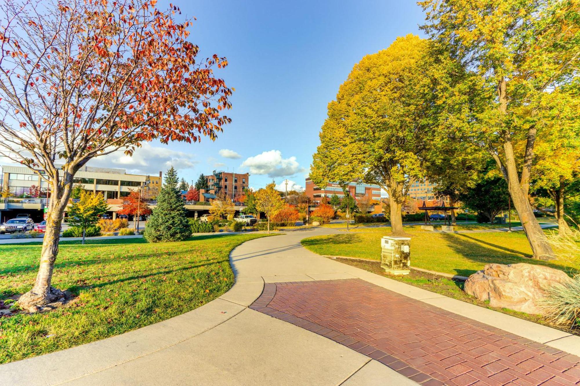 Modern Coeur Dalene Getaway Walk Downtown!